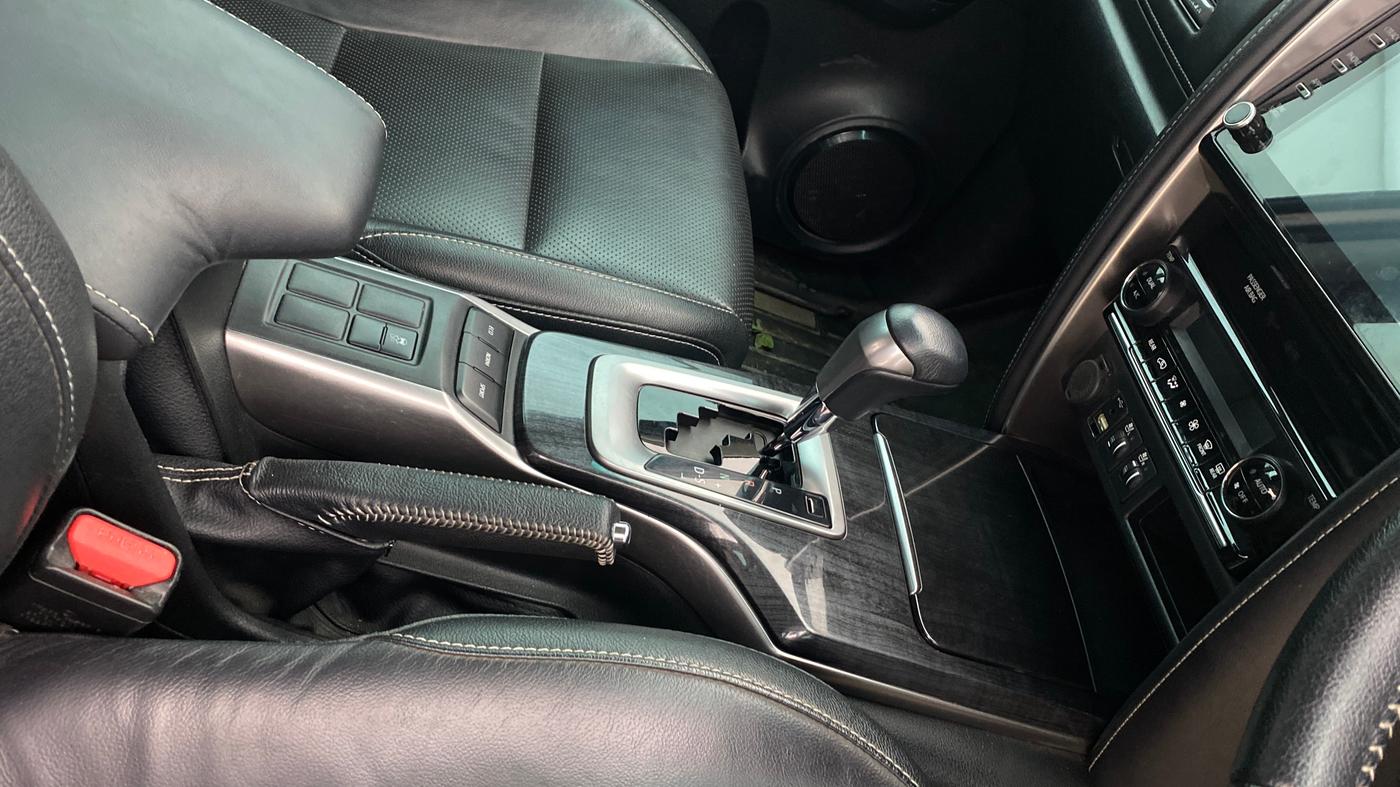 2023 Toyota Fortuner 4X2 AT 2.8 DIESEL, Diesel, Automatic, 50,235 km, Gear Lever