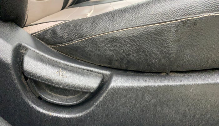 2017 Hyundai Grand i10 SPORTZ (O) 1.2 KAPPA VTVT, Petrol, Manual, 58,749 km, Driver Side Adjustment Panel