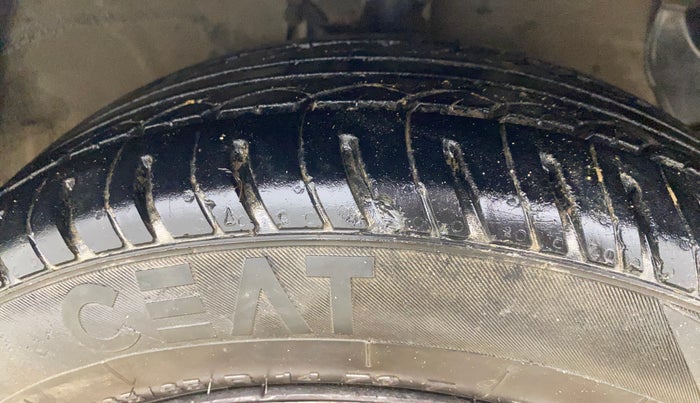 2017 Hyundai Grand i10 SPORTZ (O) 1.2 KAPPA VTVT, Petrol, Manual, 58,749 km, Right Front Tyre Tread