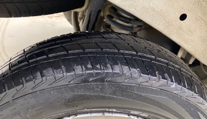 2022 Maruti Eeco 7 STR STD(O), Petrol, Manual, 51,506 km, Right Rear Tyre Tread