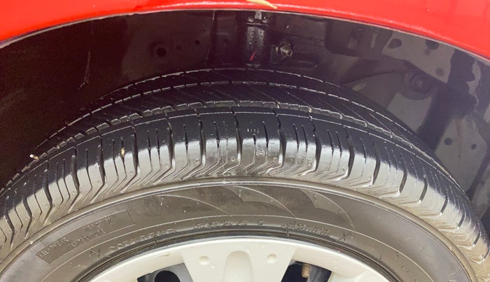 2015 Honda Brio S MT, Petrol, Manual, 39,409 km, Right Front Tyre Tread