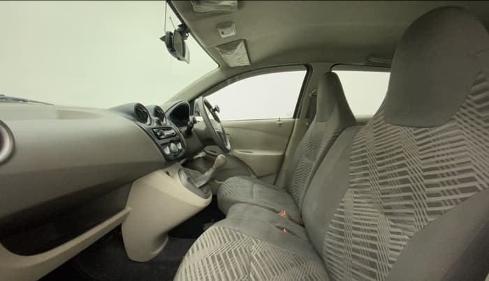 2015 Datsun Go T, Petrol, Manual, 33,363 km, Right Side Front Door Cabin