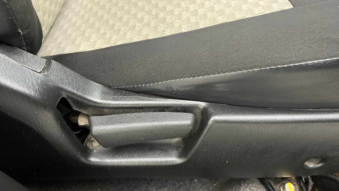 2019 Maruti Alto VXI, CNG, Manual, 20,623 km, Driver Side Adjustment Panel
