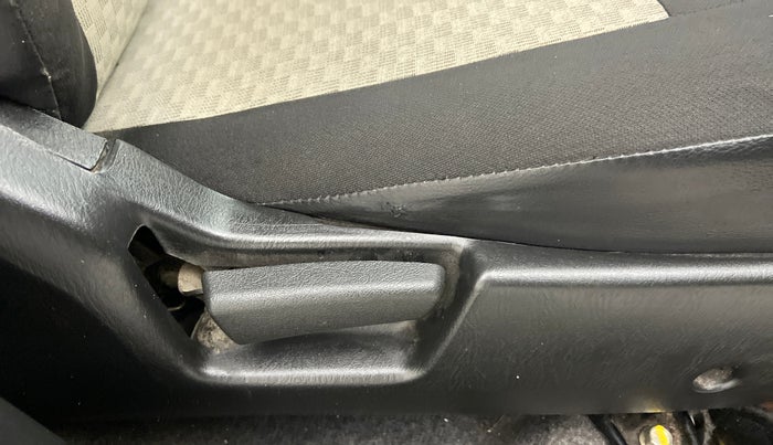 2019 Maruti Alto VXI, CNG, Manual, 20,623 km, Driver Side Adjustment Panel