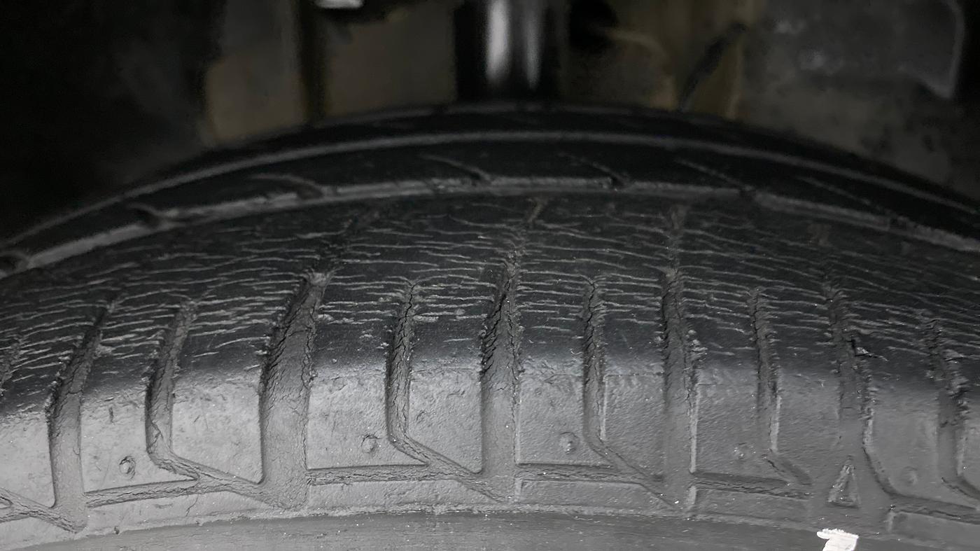 2017 Tata Tiago XZ 1.2 REVOTRON, Petrol, Manual, 54,165 km, Right Front Tyre Tread