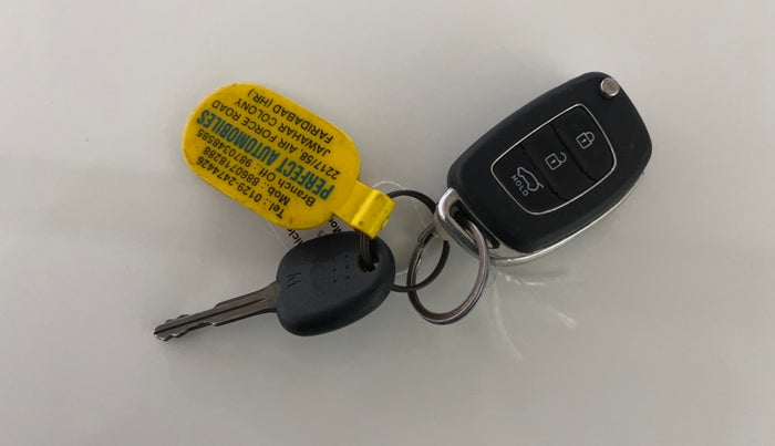 2019 Hyundai VENUE S 1.2, CNG, Manual, 58,157 km, Key Close Up