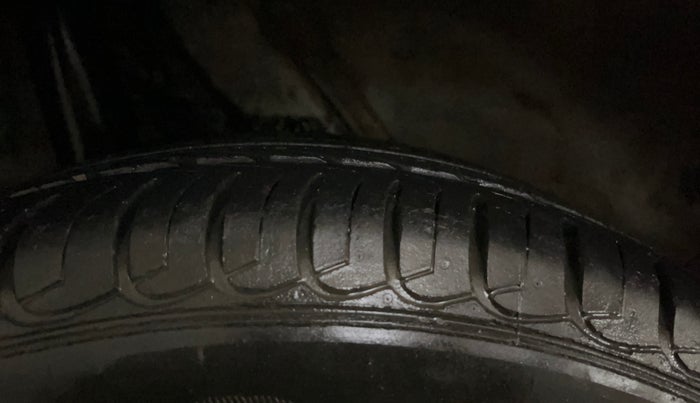 2019 Hyundai VENUE S 1.2, CNG, Manual, 58,157 km, Right Rear Tyre Tread