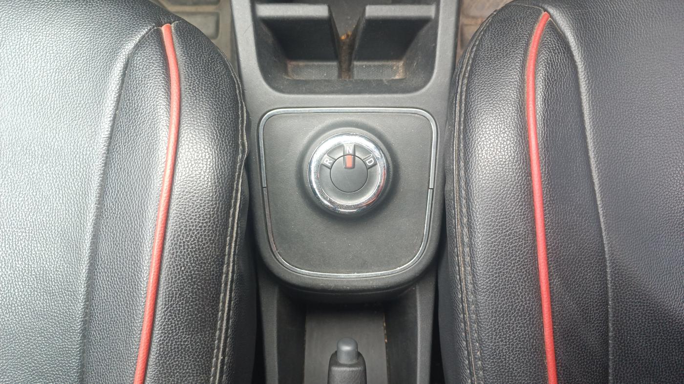 2022 Renault Kwid RXT 1.0 AMT, Petrol, Automatic, 33,680 km, Gear Lever