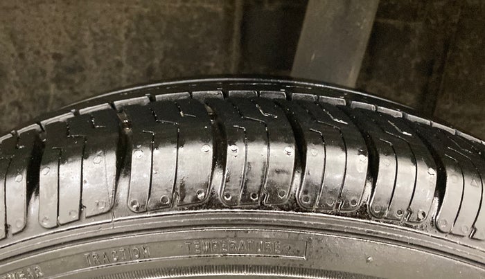 2021 Renault TRIBER RXZ, Petrol, Manual, 37,086 km, Left Rear Tyre Tread