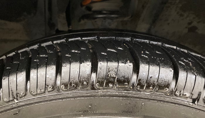 2021 Renault TRIBER RXZ, Petrol, Manual, 37,086 km, Right Front Tyre Tread