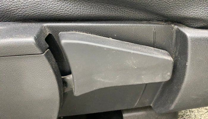 2023 Renault TRIBER RXZ, Petrol, Manual, 24,613 km, Driver Side Adjustment Panel