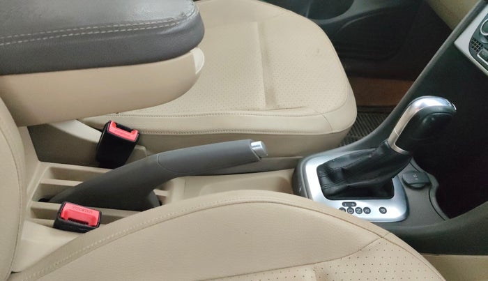 2016 Volkswagen Vento HIGHLINE PETROL AT, Petrol, Automatic, 89,415 km, Gear Lever