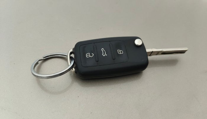 2016 Volkswagen Vento HIGHLINE PETROL AT, Petrol, Automatic, 89,415 km, Key Close Up