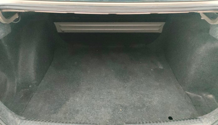 2016 Volkswagen Vento HIGHLINE PETROL AT, Petrol, Automatic, 89,415 km, Boot Inside