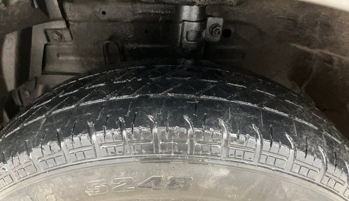 2015 Maruti Swift LXI (O), Petrol, Manual, 55,747 km, Left Front Tyre Tread