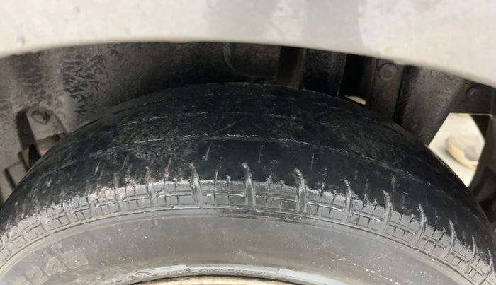 2015 Maruti Swift LXI (O), Petrol, Manual, 55,747 km, Left Rear Tyre Tread