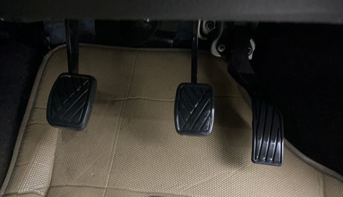 2015 Maruti Swift LXI (O), Petrol, Manual, 55,747 km, Pedals