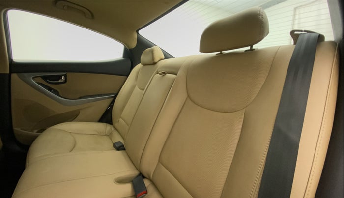 2014 Hyundai New Elantra 1.6 SX MT DIESEL, Diesel, Manual, 1,10,933 km, Right Side Rear Door Cabin