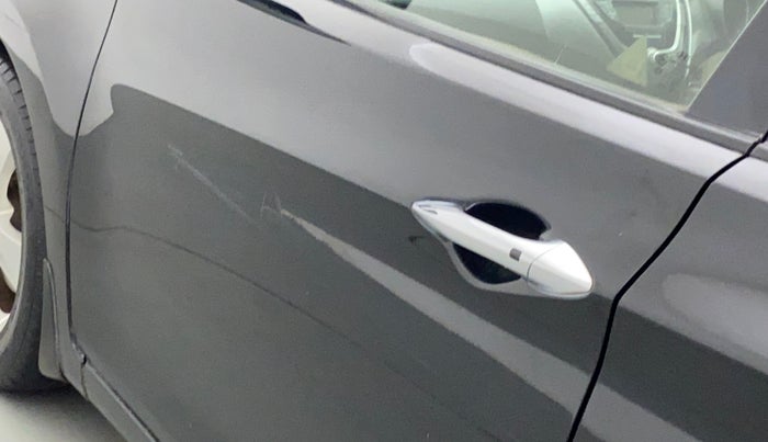 2014 Hyundai New Elantra 1.6 SX MT DIESEL, Diesel, Manual, 1,10,933 km, Front passenger door - Slightly dented
