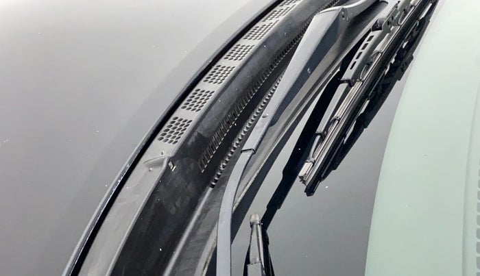 2014 Hyundai New Elantra 1.6 SX MT DIESEL, Diesel, Manual, 1,10,933 km, Bonnet (hood) - Cowl vent panel has minor damage