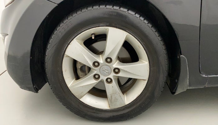 2014 Hyundai New Elantra 1.6 SX MT DIESEL, Diesel, Manual, 1,10,933 km, Left Front Wheel