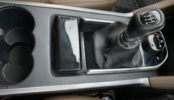 2021 Tata Harrier XZ PLUS 2.0L, Diesel, Manual, 10,806 km, Gear Lever