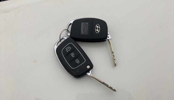 2015 Hyundai Xcent S 1.2, Petrol, Manual, 54,543 km, Key Close Up