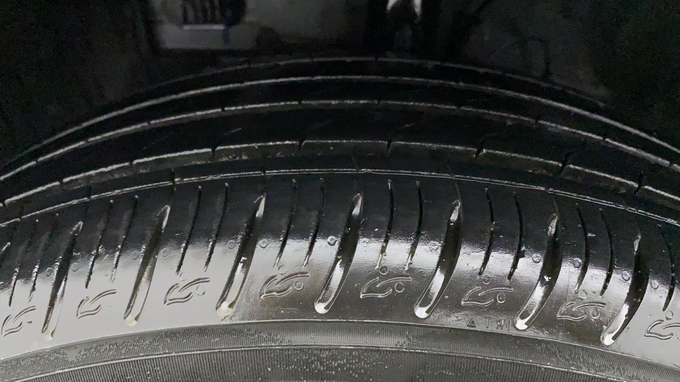 2021 Hyundai VENUE SX 1.0 TURBO, Petrol, Manual, 6,138 km, Left Front Tyre Tread