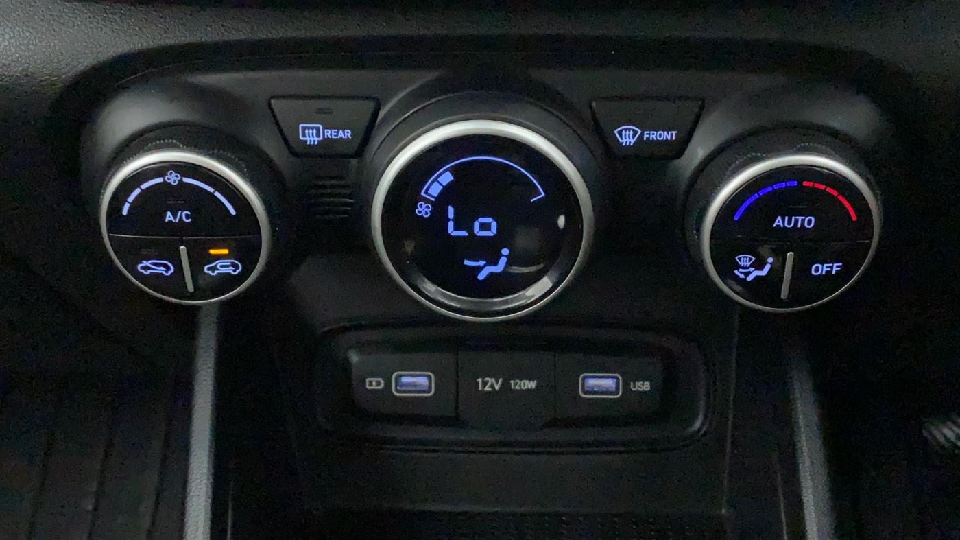 2021 Hyundai VENUE SX 1.0 TURBO, Petrol, Manual, 6,138 km, Automatic Climate Control