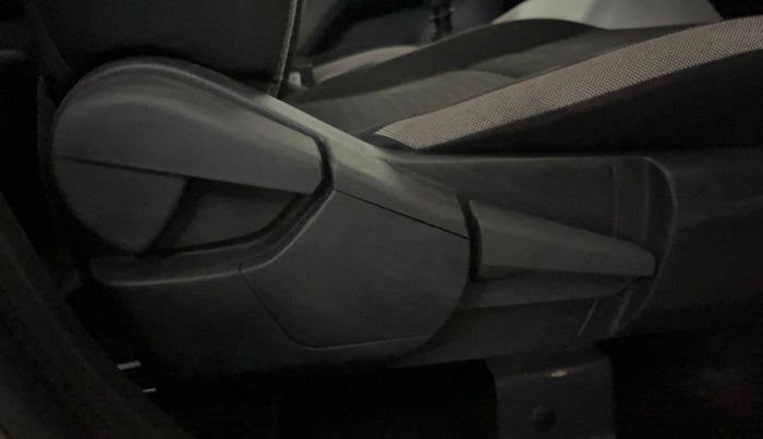 2022 Nissan MAGNITE XV EXECUTIVE, Petrol, Manual, 55,421 km, Driver Side Adjustment Panel
