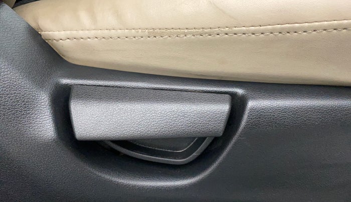 2021 Hyundai NEW SANTRO SPORTZ EXECUTIVE MT CNG, CNG, Manual, 49,337 km, Driver Side Adjustment Panel