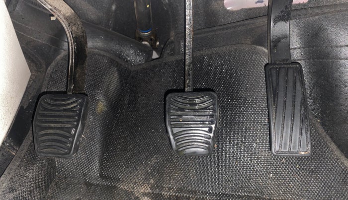 2021 Mahindra XUV300 W8 (O) 1.2 PETROL, Petrol, Manual, 42,423 km, Pedals