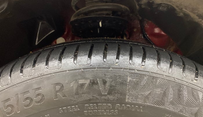 2021 Mahindra XUV300 W8 (O) 1.2 PETROL, Petrol, Manual, 42,423 km, Right Front Tyre Tread