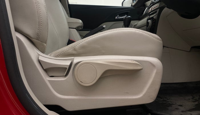 2021 Mahindra XUV300 W8 (O) 1.2 PETROL, Petrol, Manual, 42,423 km, Driver Side Adjustment Panel
