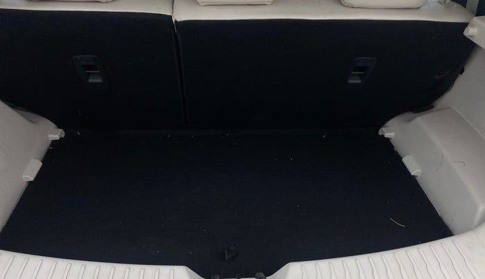 2021 Mahindra XUV300 W8 (O) 1.2 PETROL, Petrol, Manual, 42,423 km, Boot Inside