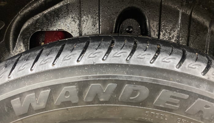 2021 Mahindra XUV300 W8 (O) 1.2 PETROL, Petrol, Manual, 42,423 km, Left Rear Tyre Tread