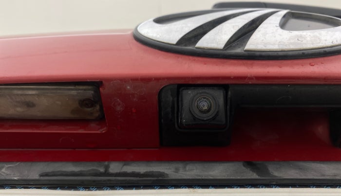 2021 Mahindra XUV300 W8 (O) 1.2 PETROL, Petrol, Manual, 42,423 km, Parking Camera