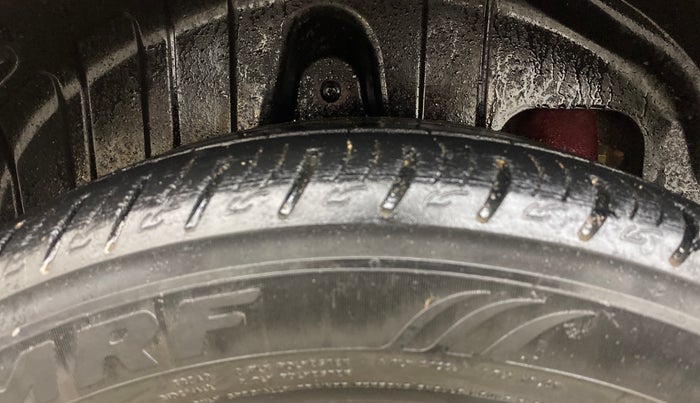 2021 Mahindra XUV300 W8 (O) 1.2 PETROL, Petrol, Manual, 42,423 km, Right Rear Tyre Tread