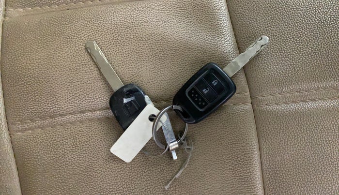 2018 Honda Amaze 1.2L I-VTEC S, Petrol, Manual, 70,604 km, Key Close Up
