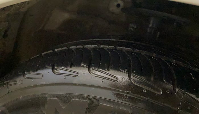 2023 Maruti Ciaz ZETA AT 1.5  SHVS PETROL, Petrol, Automatic, 20,717 km, Right Front Tyre Tread