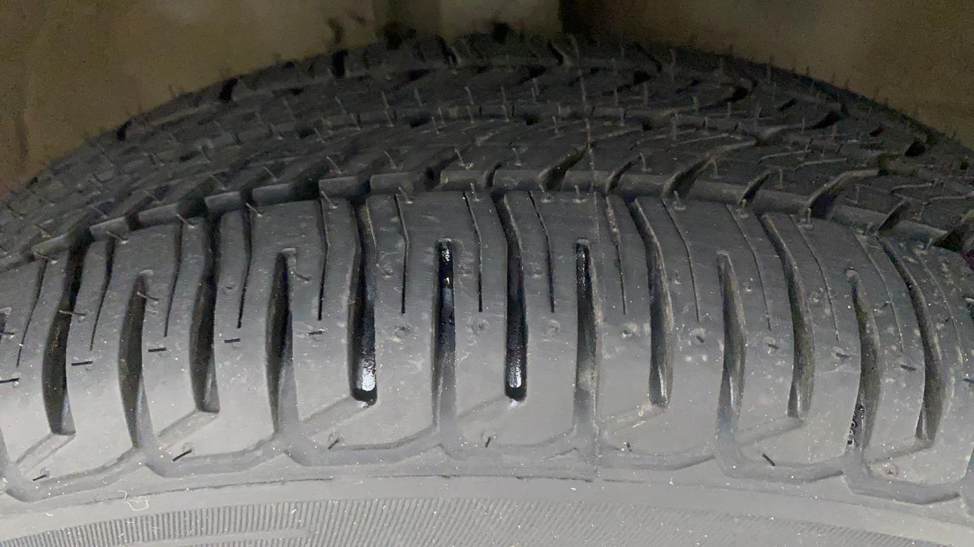 2016 Maruti Wagon R 1.0 VXI, Petrol, Manual, 99,271 km, Right Front Tyre Tread