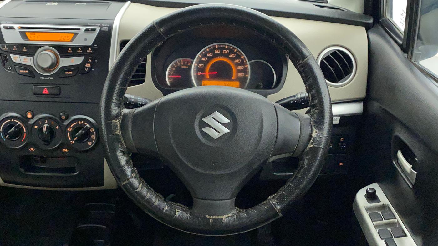 2016 Maruti Wagon R 1.0 VXI, Petrol, Manual, 99,271 km, Steering Wheel Close Up