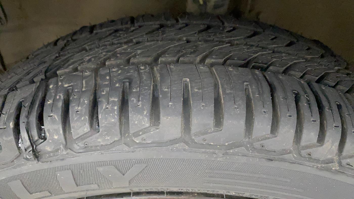 2016 Maruti Wagon R 1.0 VXI, Petrol, Manual, 99,271 km, Left Front Tyre Tread