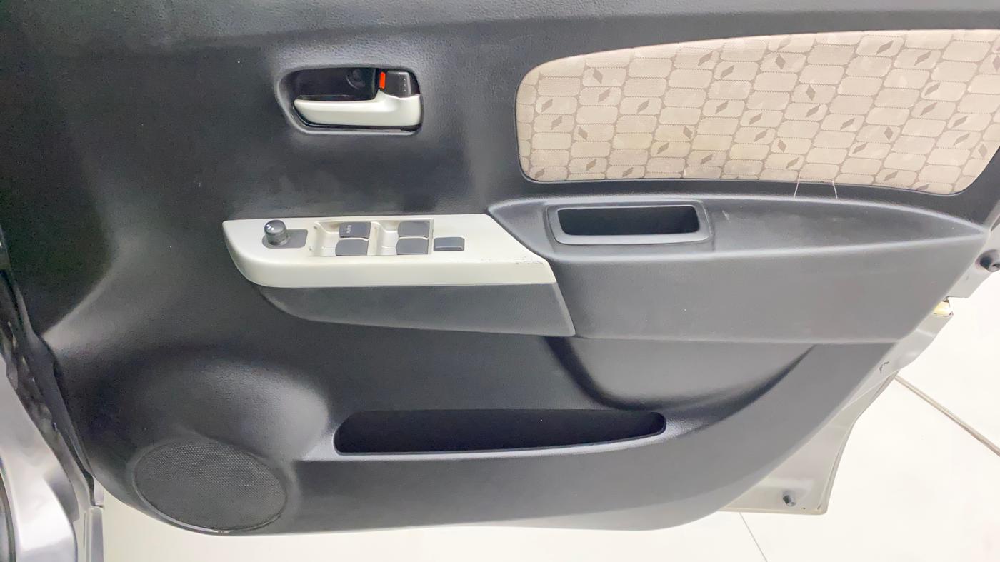 2016 Maruti Wagon R 1.0 VXI, Petrol, Manual, 99,271 km, Driver Side Door Panels Control