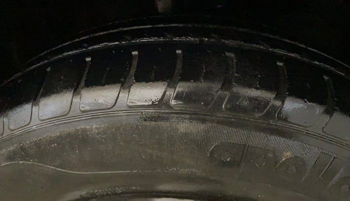 2018 Maruti Swift VXI AMT, Petrol, Automatic, 63,317 km, Right Front Tyre Tread