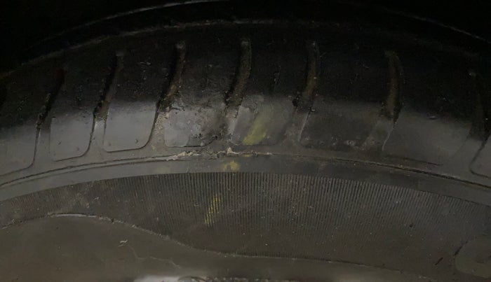 2018 Maruti Swift VXI AMT, Petrol, Automatic, 63,317 km, Left Front Tyre Tread