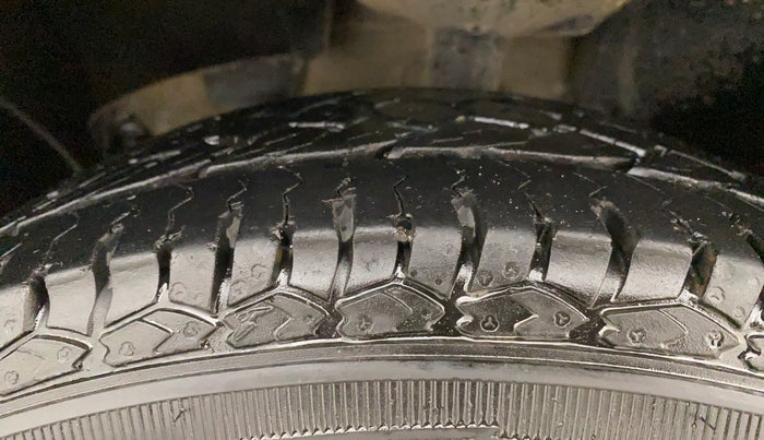 2018 Renault Duster RXS PETROL, Petrol, Manual, 63,610 km, Left Front Tyre Tread