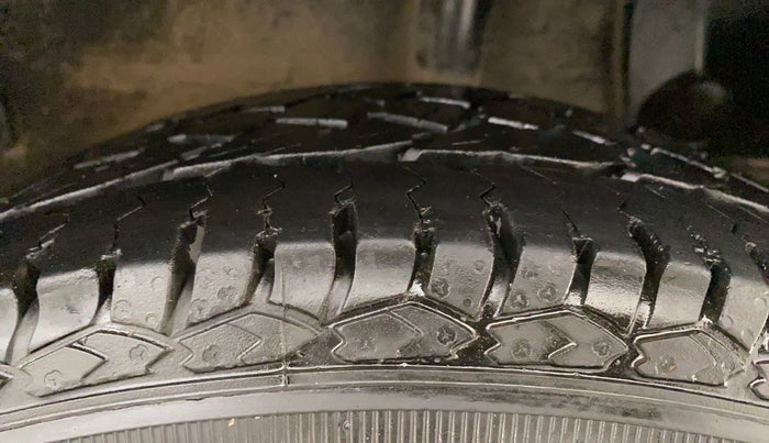 2018 Renault Duster RXS PETROL, Petrol, Manual, 63,610 km, Left Rear Tyre Tread