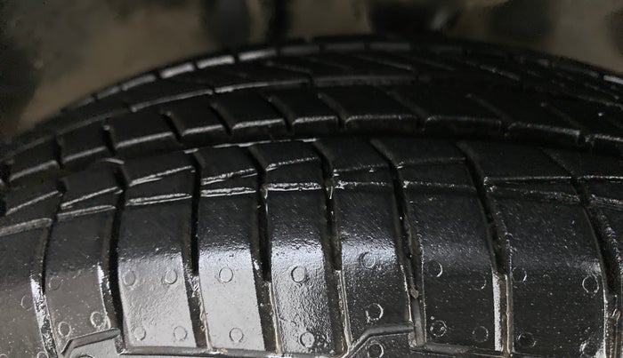 2011 Maruti Zen Estilo LXI, Petrol, Manual, 62,317 km, Right Front Tyre Tread