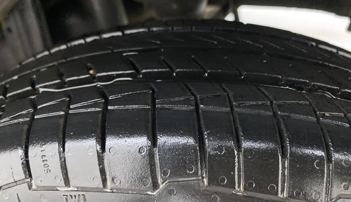 2011 Maruti Zen Estilo LXI, Petrol, Manual, 62,317 km, Left Rear Tyre Tread